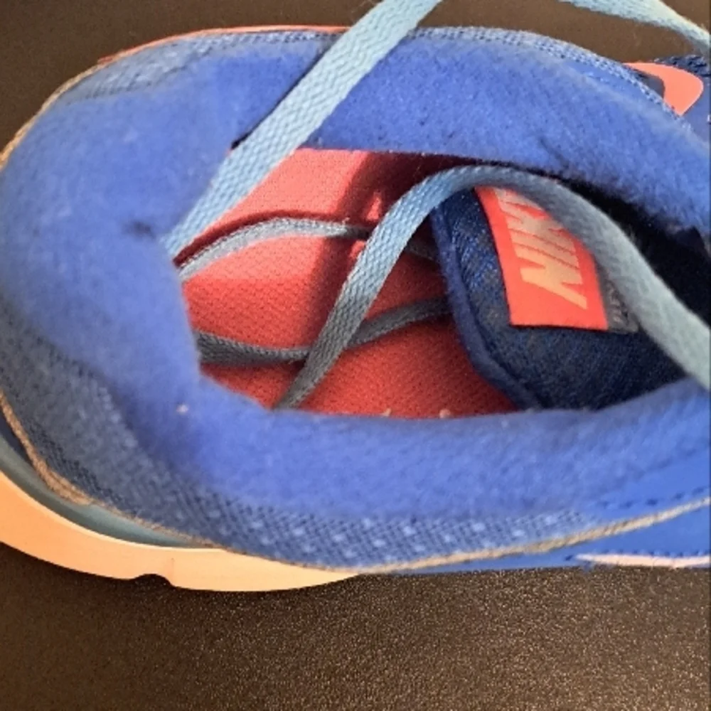 Nike Women's Blue Running Shoes GUC. See pics for flaws. Plenty of wear left. - Picture 3 of 11